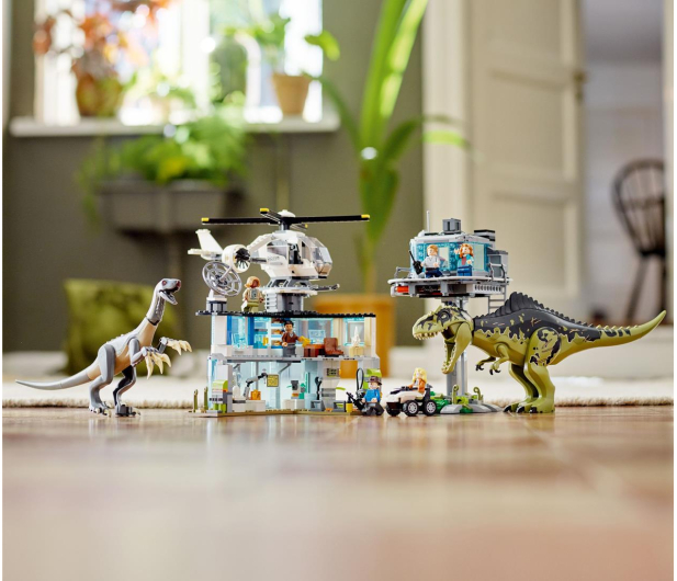 LEGO Jurassic World 76949 Atak giganotozaura i terizinozaura - 1037689 - zdjęcie 4